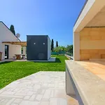 Beautiful Serenity With Private Pool