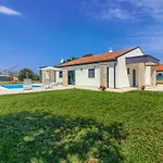 Beautiful Serenity With Private Pool Villa