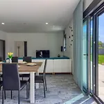 Beautiful Serenity With Private Pool Gajana