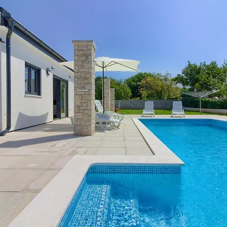 Beautiful Serenity With Private Pool Villa