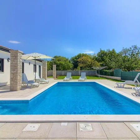 Beautiful Serenity With Private Pool