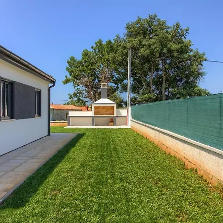 Beautiful Serenity With Private Pool Villa Gajana