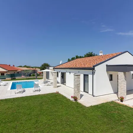 Beautiful Serenity With Private Pool Villa