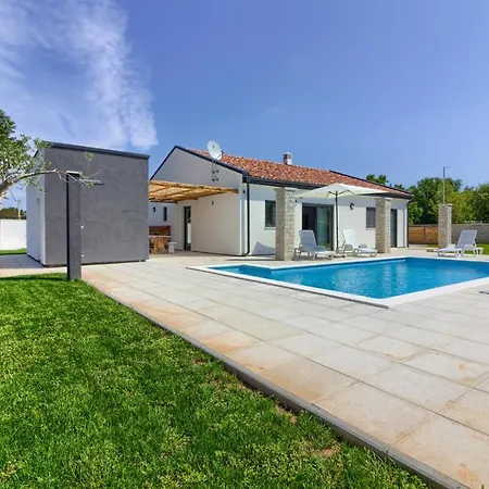 Beautiful Serenity With Private Pool Gajana