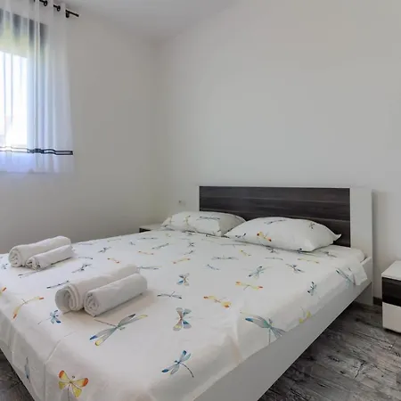 Beautiful Serenity With Private Pool Villa Gajana