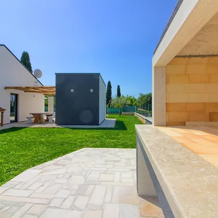 Beautiful Serenity With Private Pool
