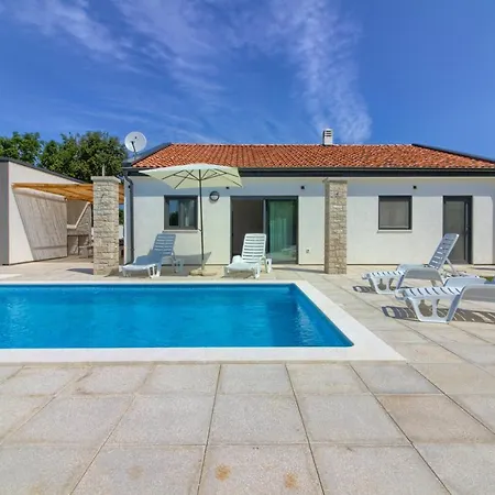 Beautiful Serenity With Private Pool Gajana