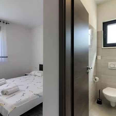Villa Beautiful Serenity With Private Pool Gajana
