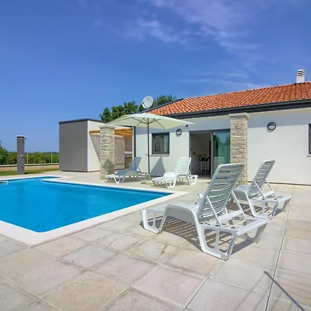 Beautiful Serenity With Private Pool