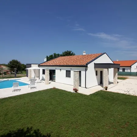 Beautiful Serenity With Private Pool Villa Gajana